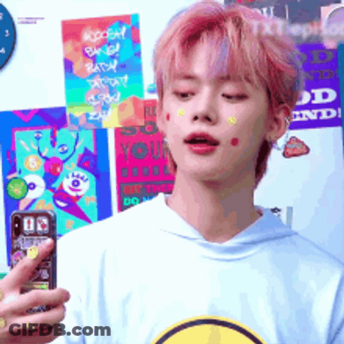 Kpop Artist Mirror Selfie Cute Yeonjun GIF