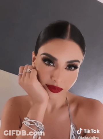 Kristal Silva Un Beso Mwah 💋 GIF