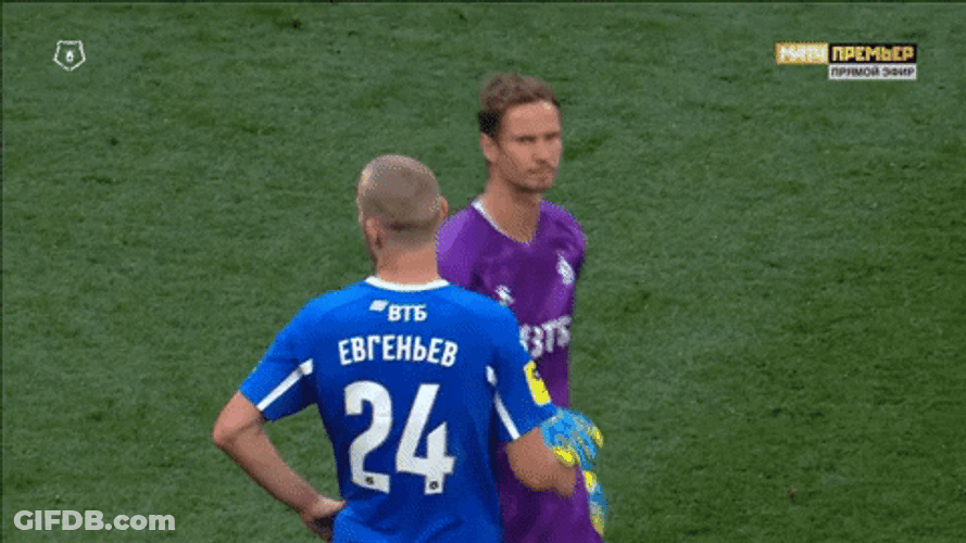 Kroos Claps GIF