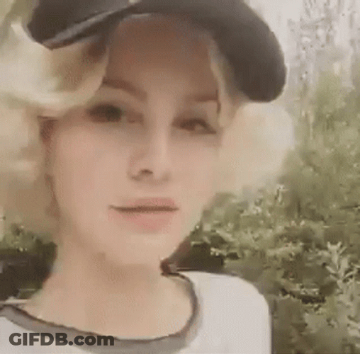 Lana Del Rey GIF