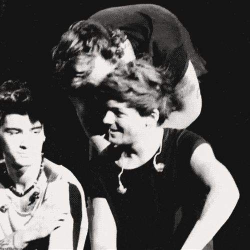 Larry Stylinson Harry And Louis GIF