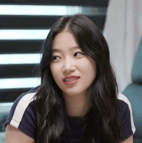 Le Sserafim Kazuha Cute Smile Long Hair GIF
