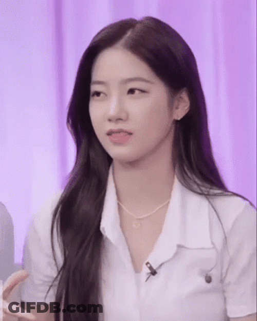 Le Sserafim Kazuha Weird Face GIF