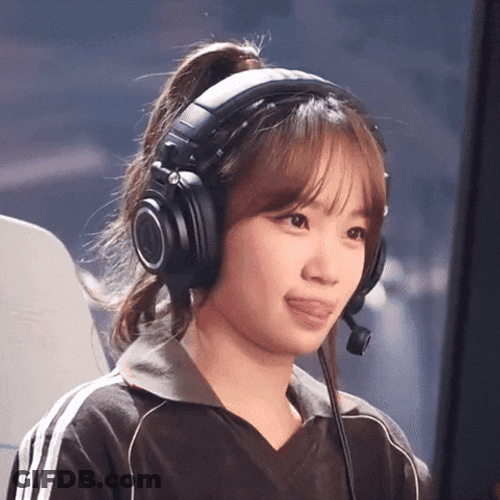 Le Sserafim Kim Chaewon Tongue Out GIF