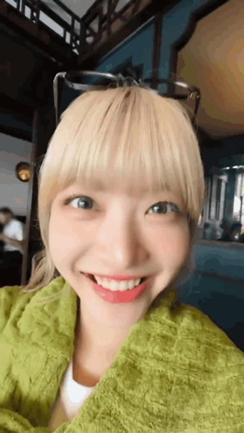 Le Sserafim Playful Hong Eunchae Big Smile GIF