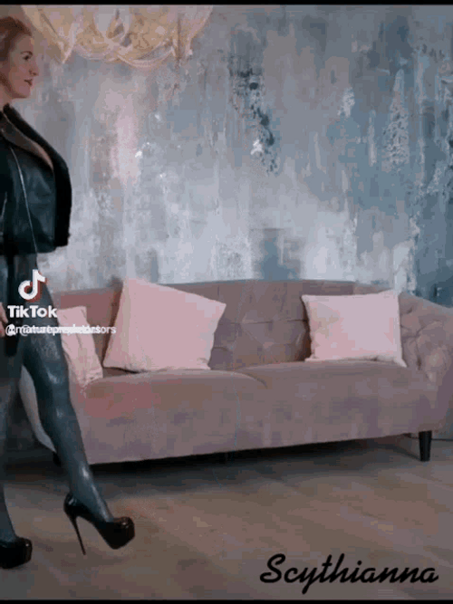 Leggings Latex Scythianna Tiktok Posing GIF