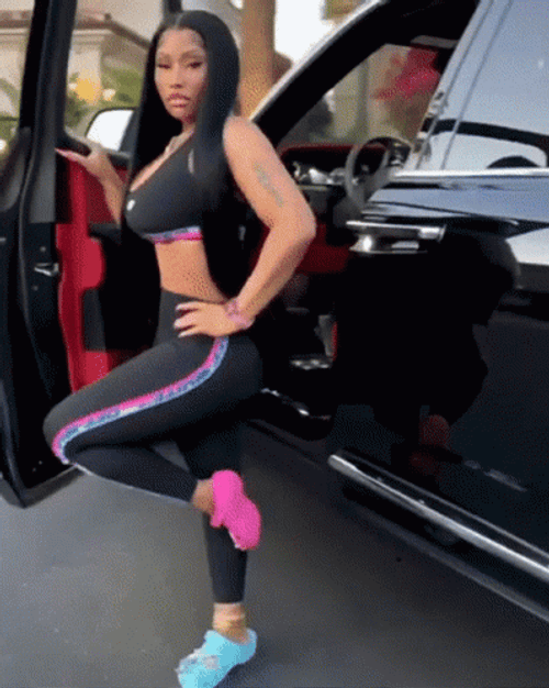 Leggings Nicki Minaj Pose Model GIF