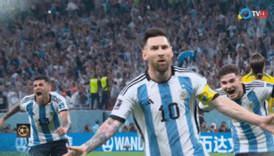 Leonel Messi Julian Alvarez GIF