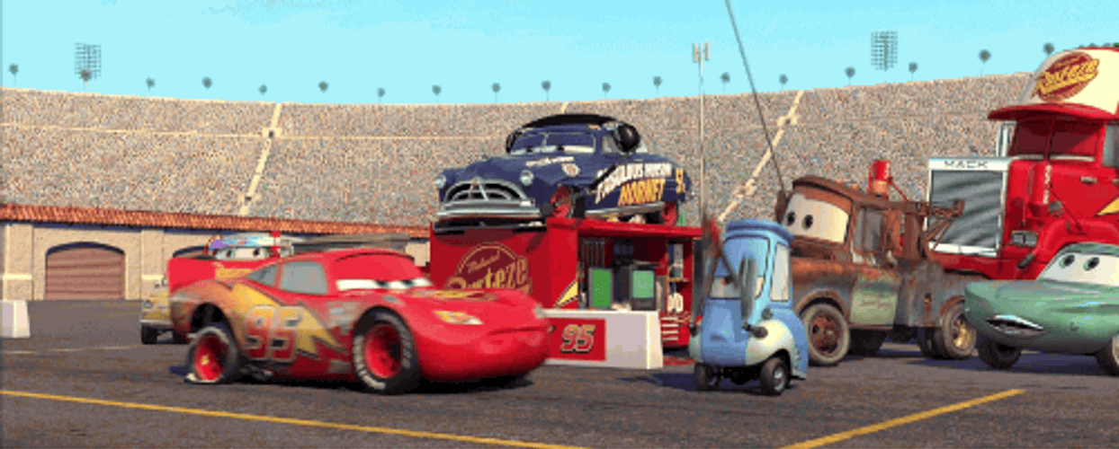 Lightning McQueen Fix Friends Cars GIF