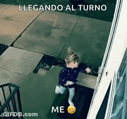 Little Girl Running Llegando Al Turno Me GIF