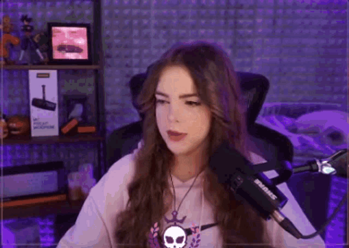 Loeya Shaking Head GIF