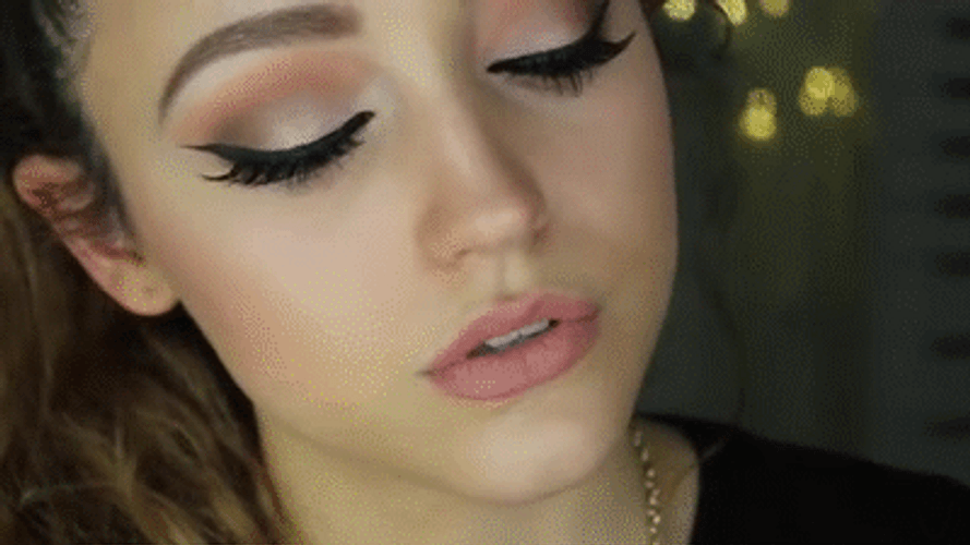Makeup Pretty Girl Look GIF