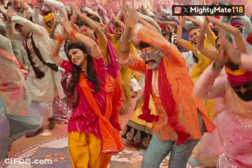 Man And Woman Dancing In Crowd Mightymate 118 GIF