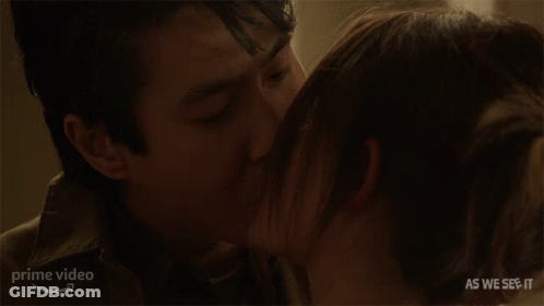 Man And Woman Kissing Scene GIF