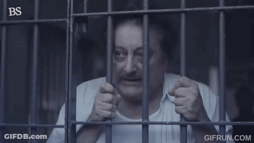 Man Behind Bars Les Contaste A Los Muchachos Que Te Rompieron El Orto GIF