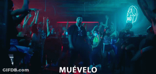 Man Dancing In Front Of Crowd Muevelo GIF