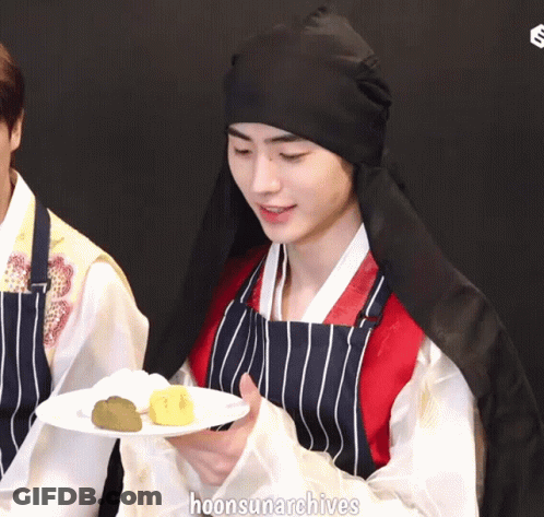 Man Holding Plate Of Food Saying Hoonsunarchives GIF