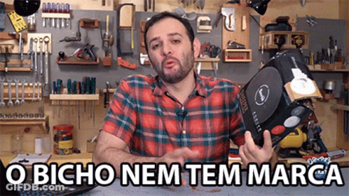 Man Holding Speaker O Bicho Nem Tem Marca GIF
