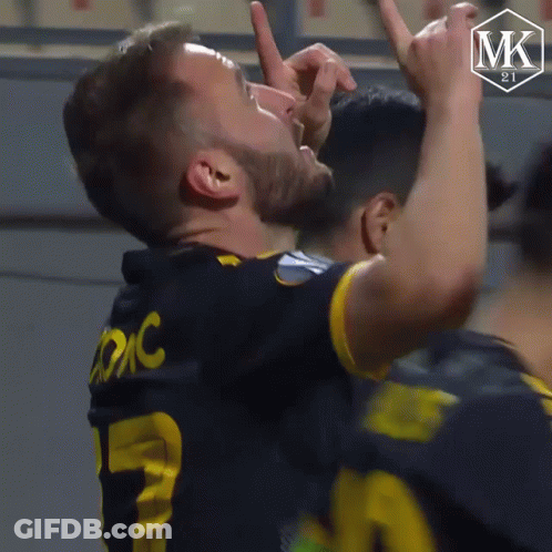 Man In Black And Yellow Shirt Number 21 GIF