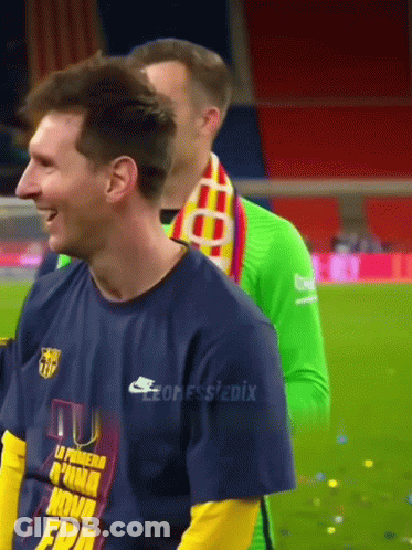 Man In Blue Shirt Saying La Primera Nina Nova GIF