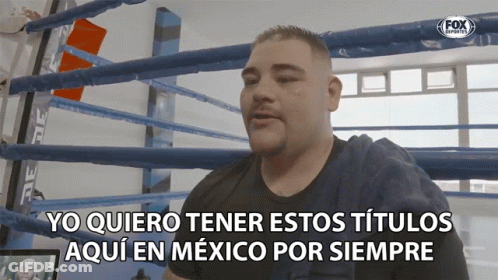 Man In Boxing Ring Says Yo Quiero Tener Estos Títulos GIF