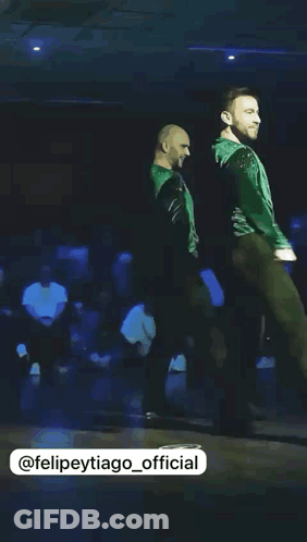 Man In Green Shirt Dancing On Stage Felipeytiago_official GIF