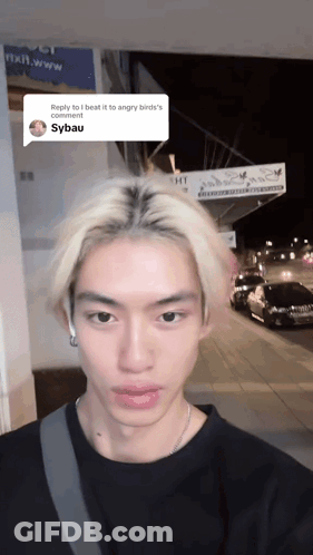 Man In Hat Holding Chicken Vous Cherchez Du Petroooole GIF