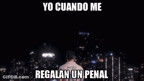 Man In Pink Shirt Yo Cuando Me Regalan Un Penal GIF