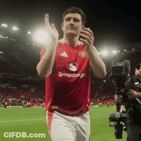 Man In Red Snapdragon Jersey Applauds GIF
