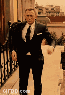 Man In Suit And Tie Walking Down Stairs Deodomuique GIF