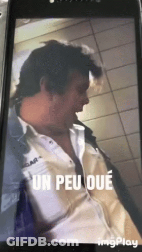 Man In White Shirt Un Peu Que GIF