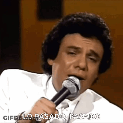 Man In White Suit Singing Lo Pasado, Pasado GIF