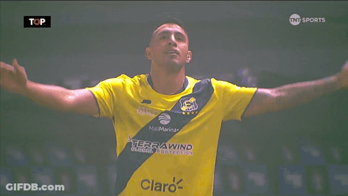 Man In Yellow And Black Jersey Saying Claro GIF