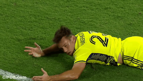 Man In Yellow Jersey Number 22 GIF