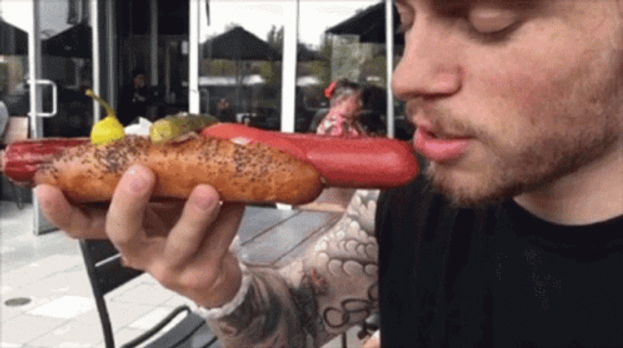 Man Kissing Glizzy GIF