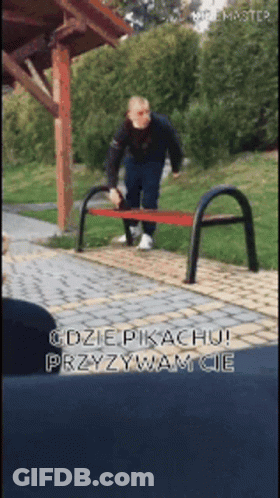 Man On Bench Gdzie Pikachu Przyzywamcie GIF
