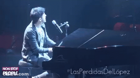 Man Playing Piano In Front Of Microphone #Lasperdidasdellopez GIF