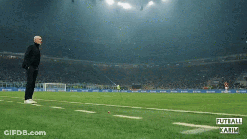 Man Running On Soccer Field Futball Karim GIF