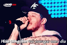 Man Singing Into Microphone Hoje Ninguem Vai Estragar Meu Dia GIF