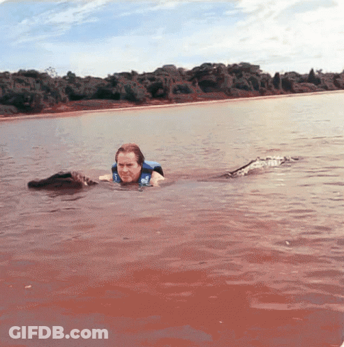 Man Sitting In Front Of Soccer Game Saying Este River Le Puede Competir Al City GIF
