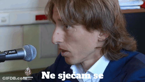 Man Speaking Into Microphone Ne Sjecam Se GIF