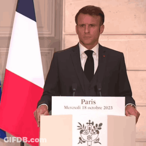 Man Suit Tie Podium Paris Mercredi 18 Octobre 2023 GIF
