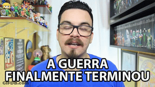 Man With Glasses And Beard Saying A Guerra Finalmente Termineu GIF