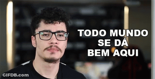 Man With Glasses Saying Todo Mundo Se Dá Bem Aqui GIF