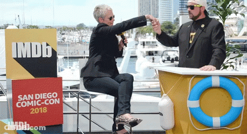 Man Woman Handshake San Diego Comic Con 2018 GIF