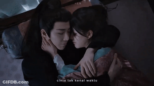 Man Woman Laying Bed Cinta Tak Kenal Waktu GIF