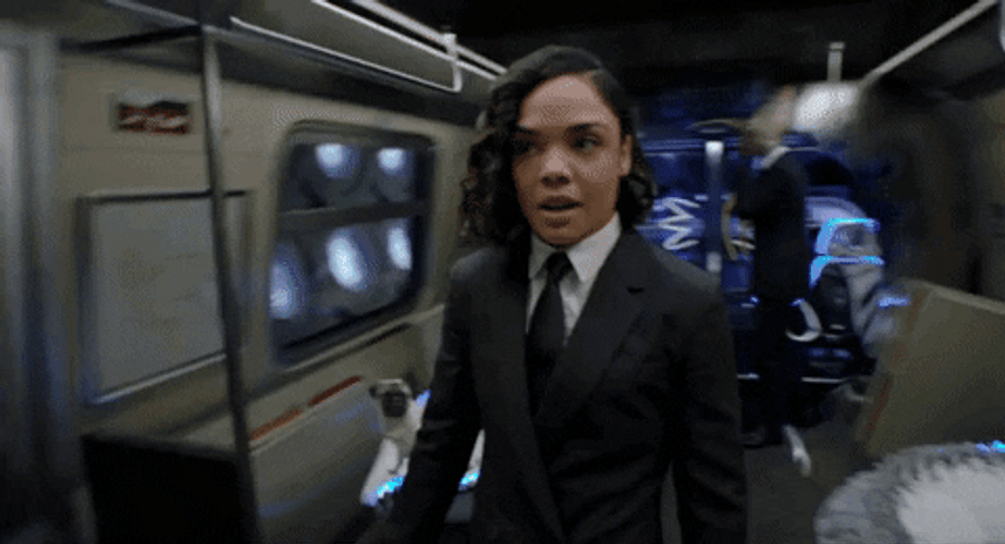 Men In Black Molly In  Aircraft GIF