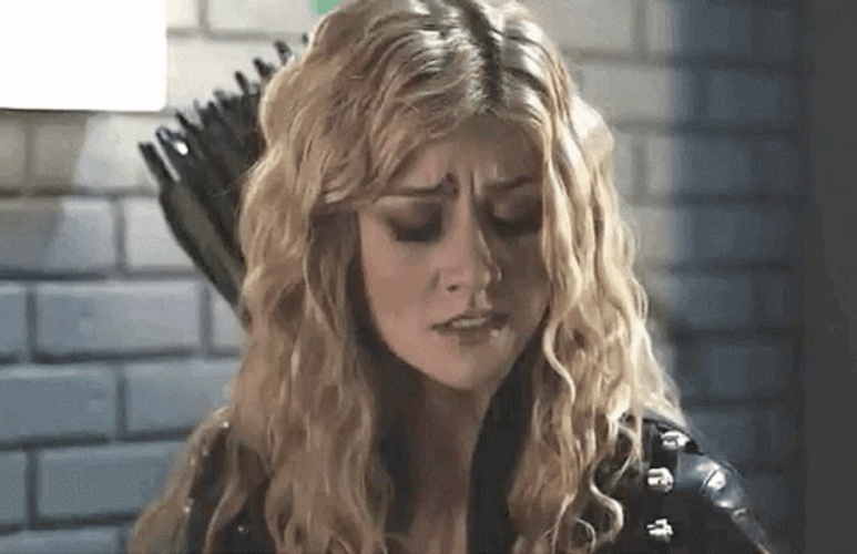 Mia Smoak Queen Katherine Mcnamara GIF