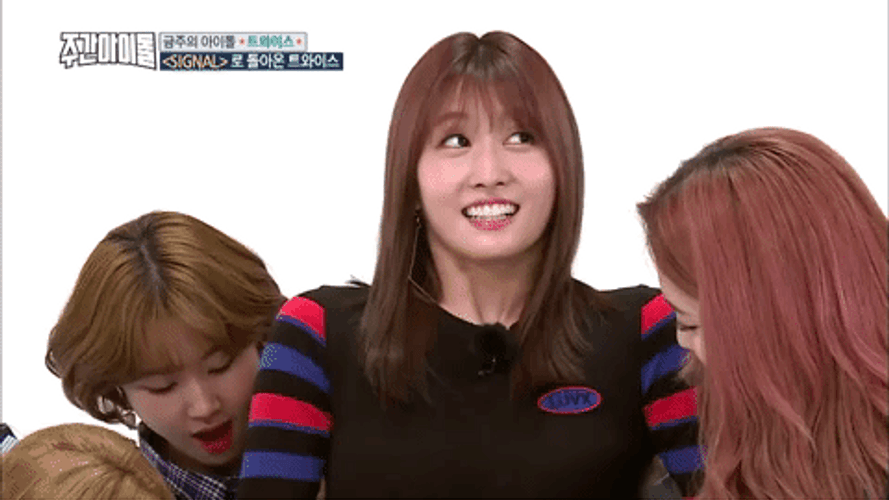 Momo Twice Smile Weekly Idol GIF