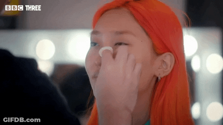 Mua Apply Foundation On Face GIF